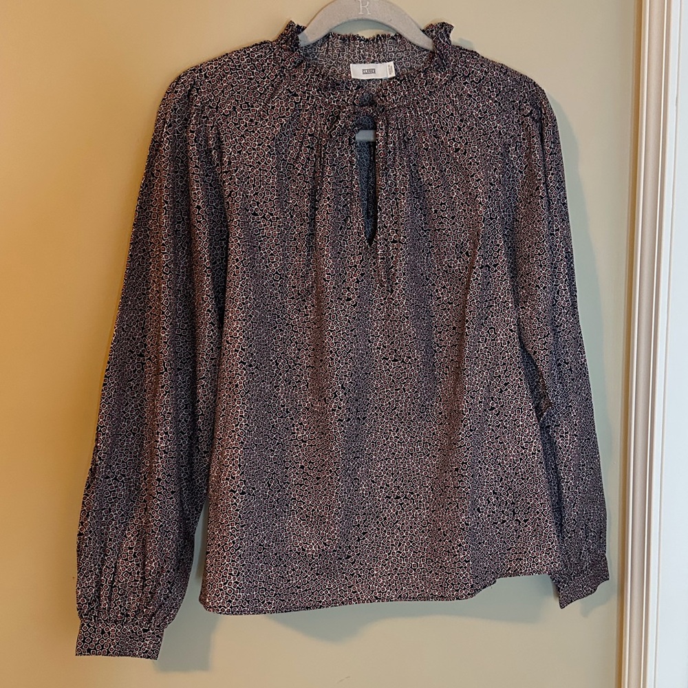 CLOSED Scarlett women’s XS Blouse.  RED pattern. Pretty collar. Excellent Cond.